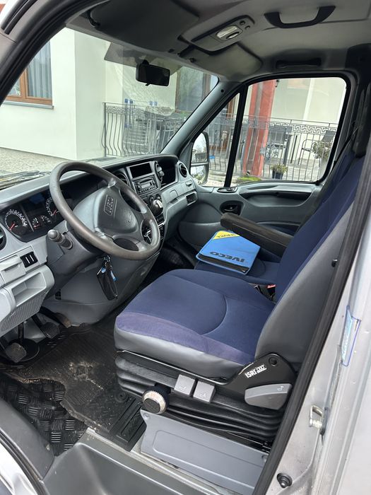 Iveco  2.3.  140 hp 197 przebi  ksiazka serwisowa