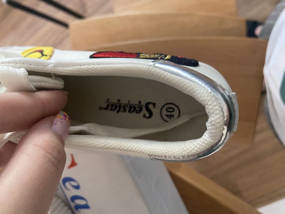 Nowe buty, ozdabiane