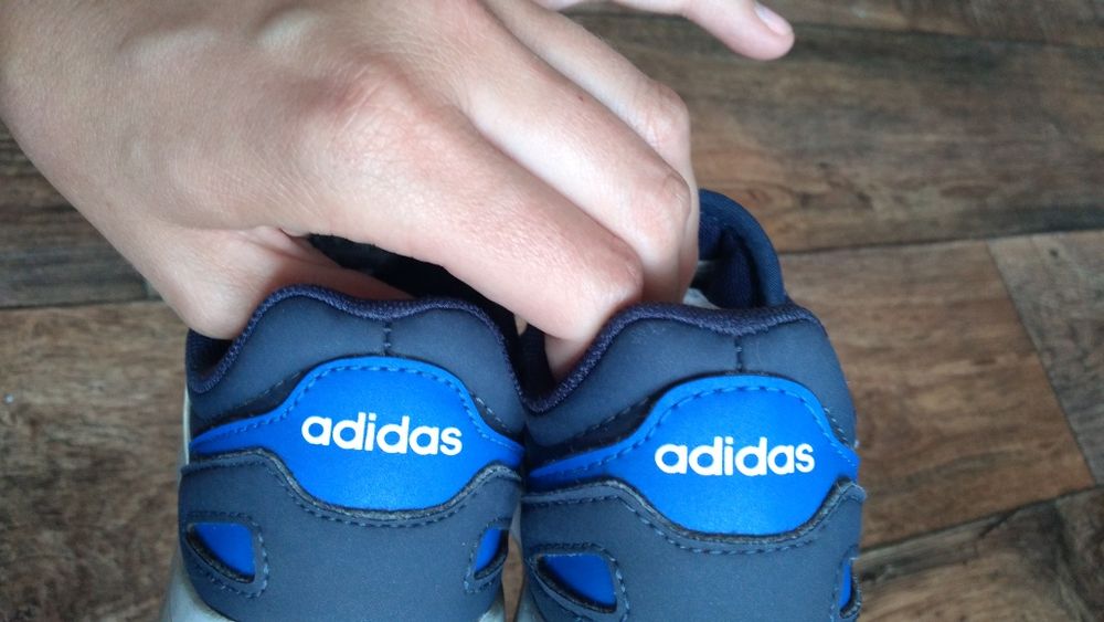 Buty marki adidas na rzepy dla chlopca 29
