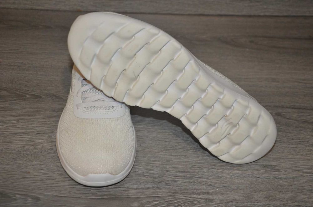 Продам кросівки Фірма Skechers.