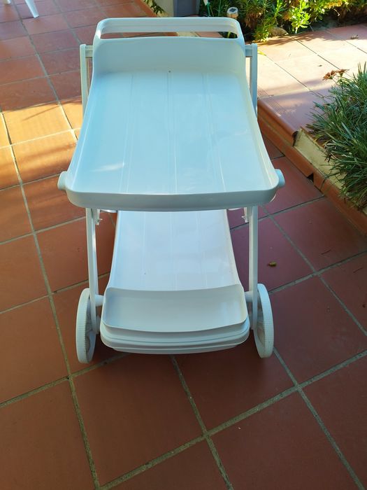 Carrinho de jardim para aperitivos e bebidas