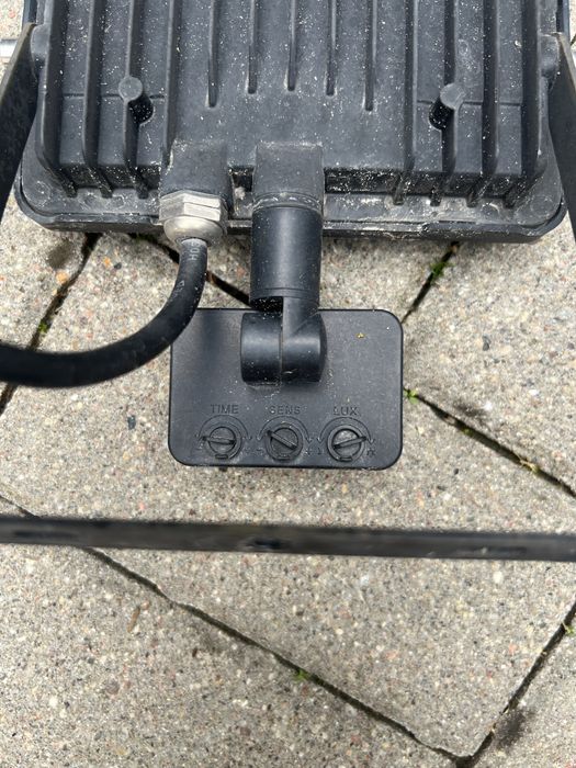 3 lampy naświetlacze zewnetrzne z czujka ruchu