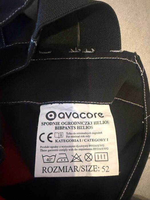 Spodnie robocze ogrodniczki HELIOS AVACORE w kolorze czarno-czerwonym