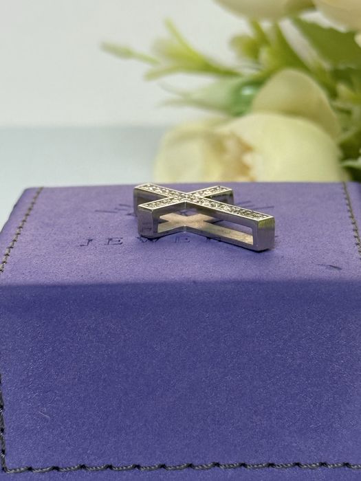 Золотой крест с бриллиантами