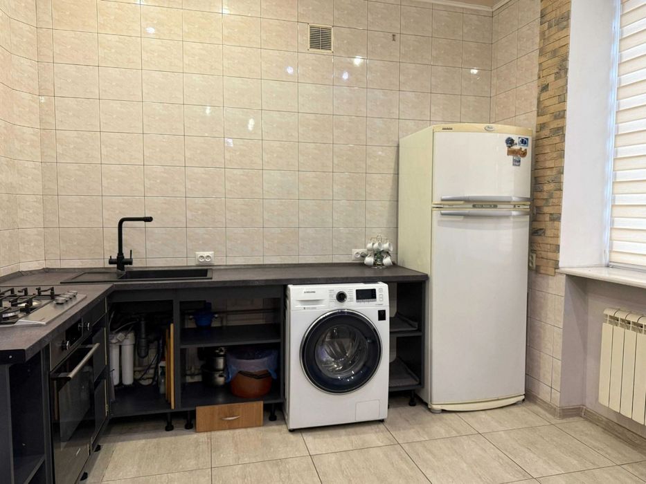 Продам 2х ком. полнометражную кв-ру в центре, ул. Сталеваров 4/4