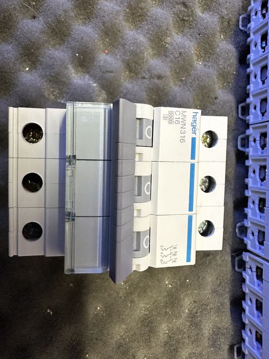 Disjuntores hager trifasicos