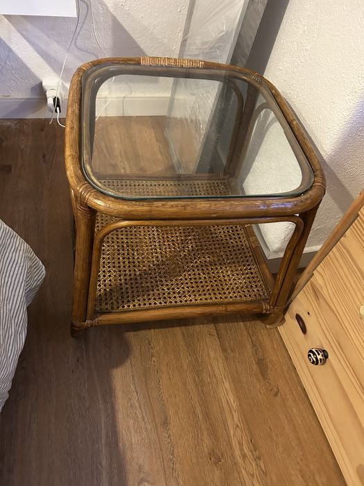 Par de mesas de cabeceira ou de apoio em bambu e vidro