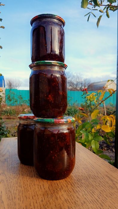 Варення з молодих соснових шишок