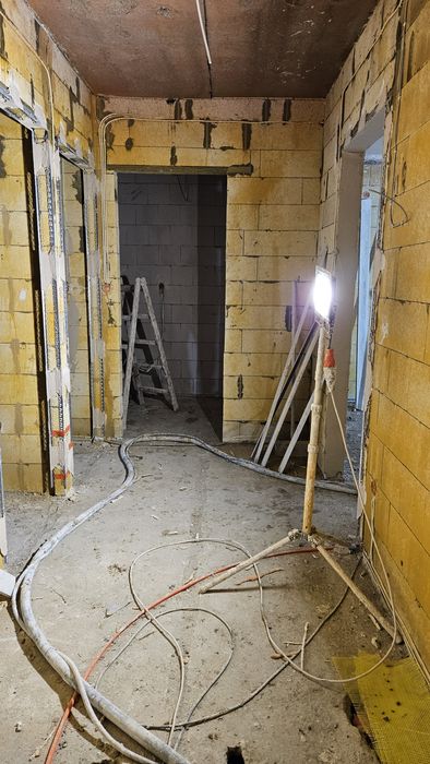 TYNKI MASZYNOWE Gipsowe i Cementowo Wapienne oraz POSADZKI z Mixokreta