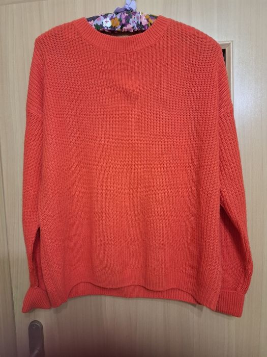 Czerwony sweterek rozmiar 40