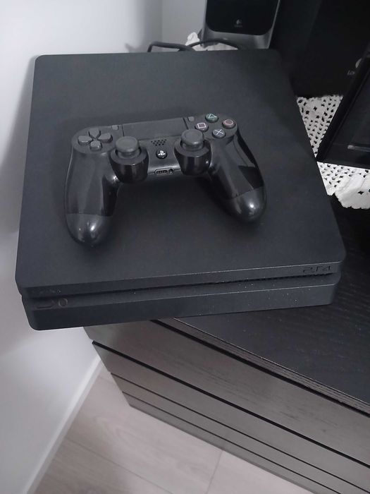 Playstation 4 + 1 comando + 4 jogos