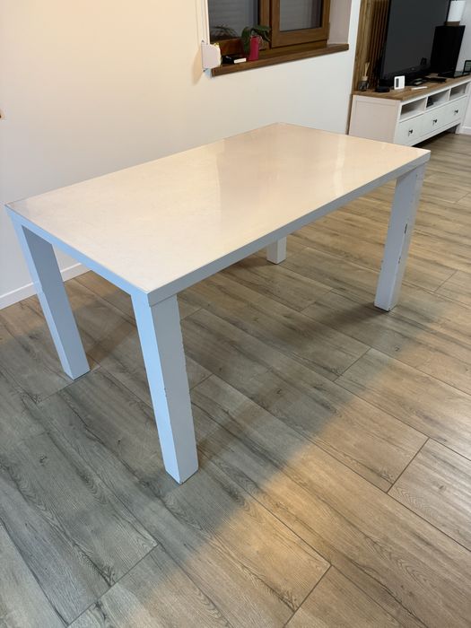 Sprzedam bialy lakierowany stół 80x140cm