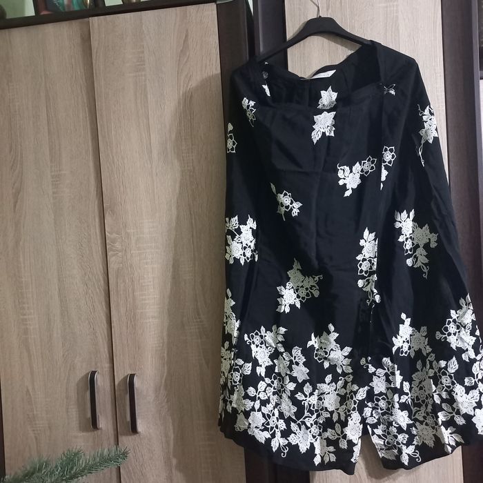 Spódnica zapinana,  uniwersalna,  firmy Marks & Spencer