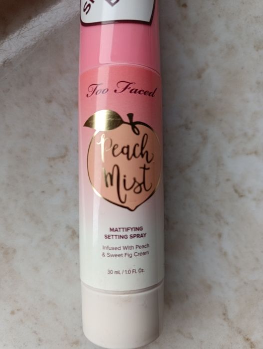 Matująca mgiełka do twarzy too faced