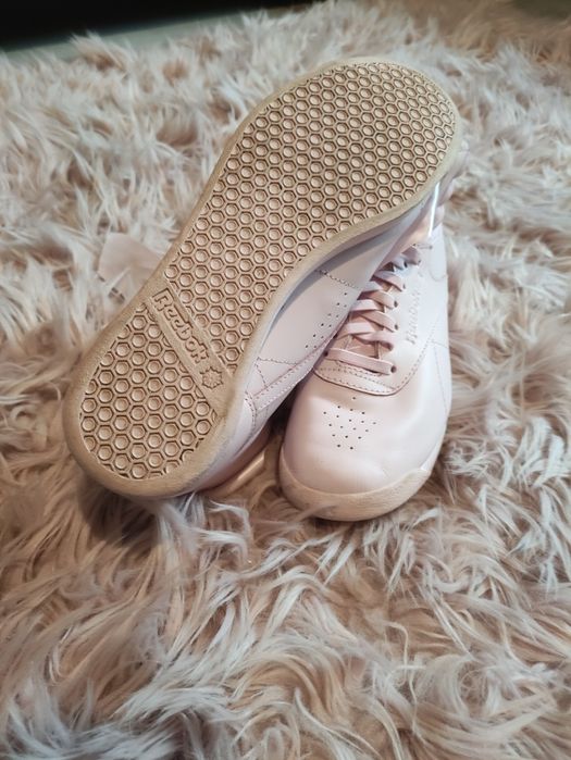 Buty sportowe damskie