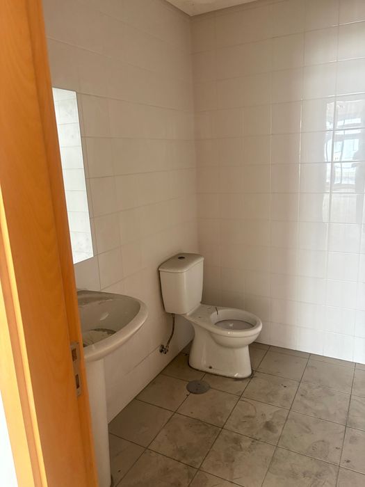 Arrendo prédio com 8 salas