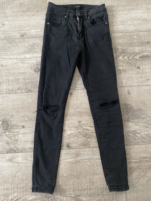 Czarne spodnie rurki Answear 36