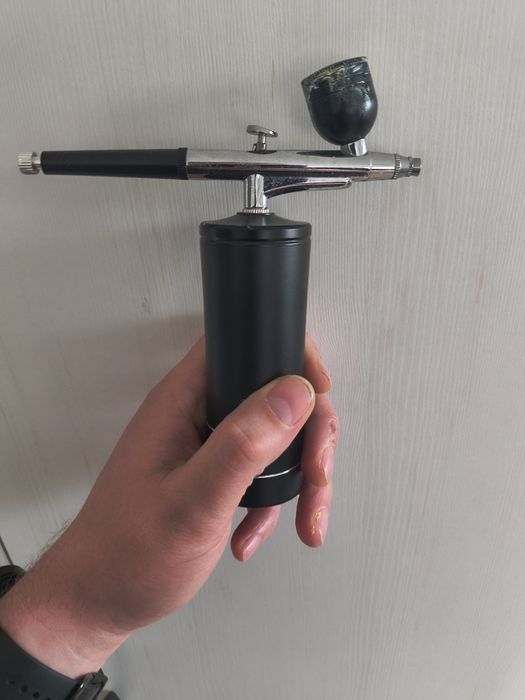 Sprzedam dwa kompresory sprężarki do aerografu+ wężyk