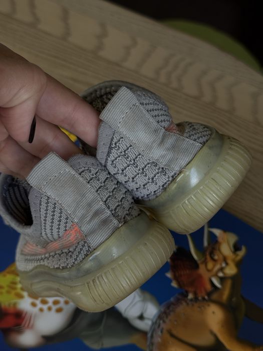 Кросівки дитячі yeezy boost