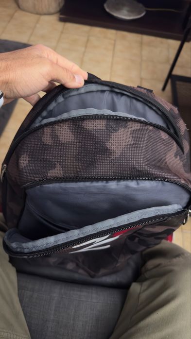 Mochila FILA – Excelente estado