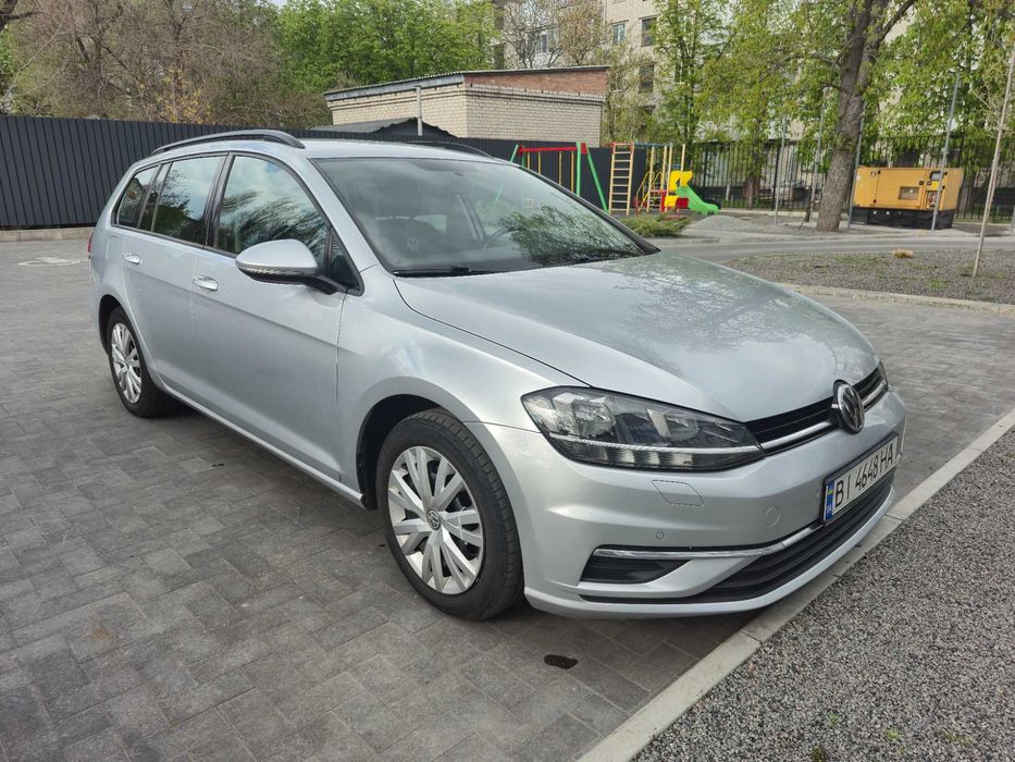 Автомобіль Volkswagen Golf