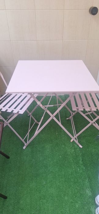 Mesa e cadeiras leroy
