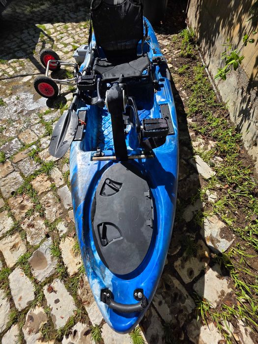Kayak de pedais com motor Torqeedo