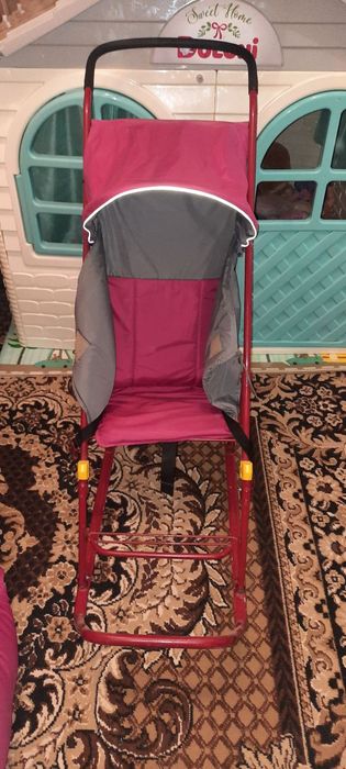 Санки с чехлом и родительской ручкой. Малиновые.