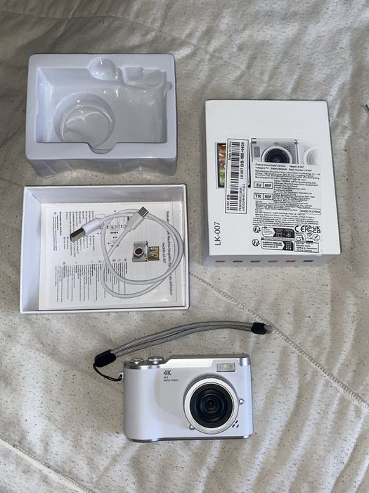 Camera Digital Da Amazon com carregador e cartao SD