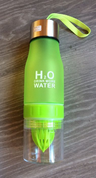 Garrafa água para refrescar nos dias quentes