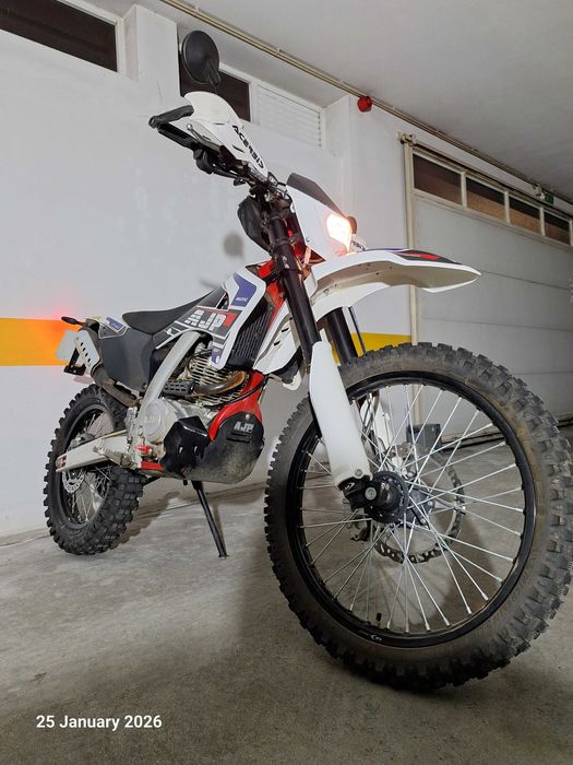 AJP SPR 240, 2024, 1800km, impecável, vários extras