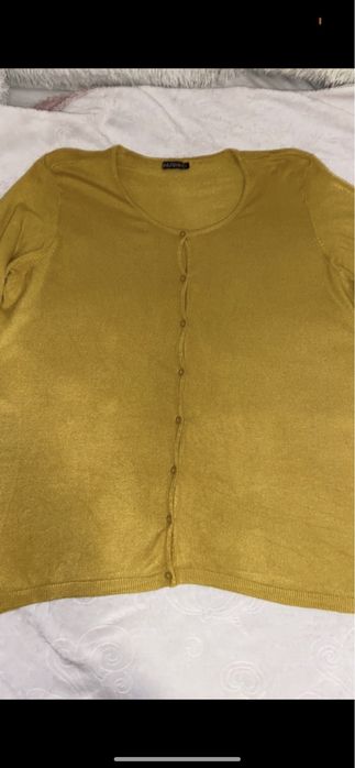 musztardowy sweter