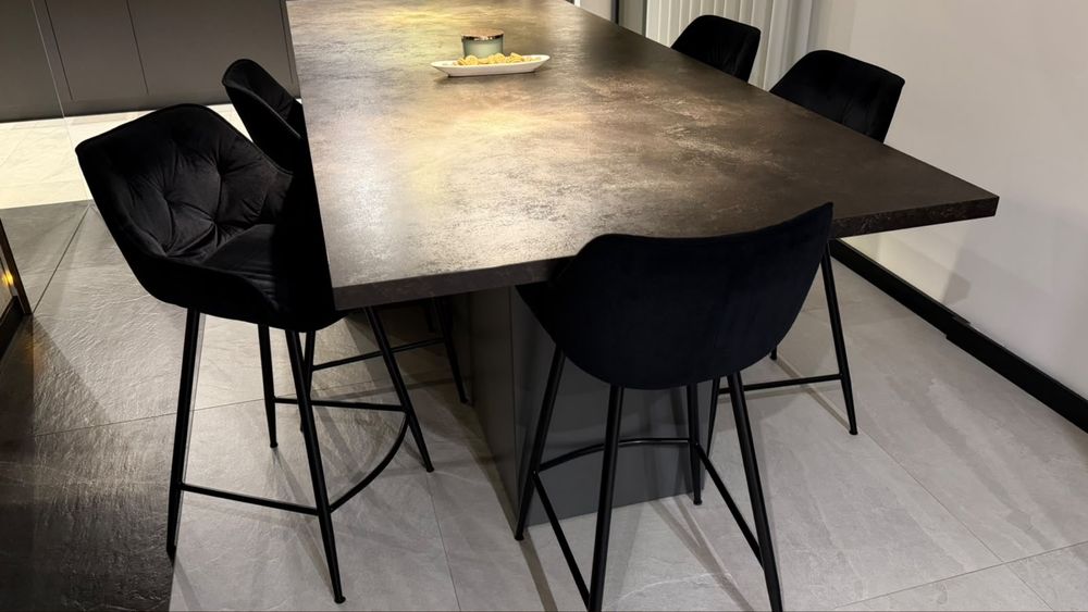 5 eleganckich hokerów hokery barowych czarnych – idealny stan – komplet