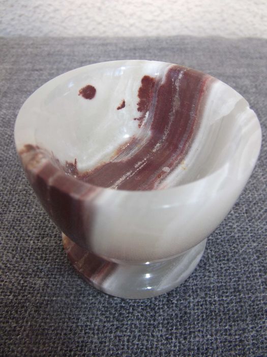 Várias peças em porcelana e pedra / Several items in porcelain & stone