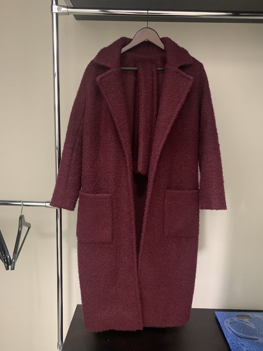 Жіноче бордове пальто