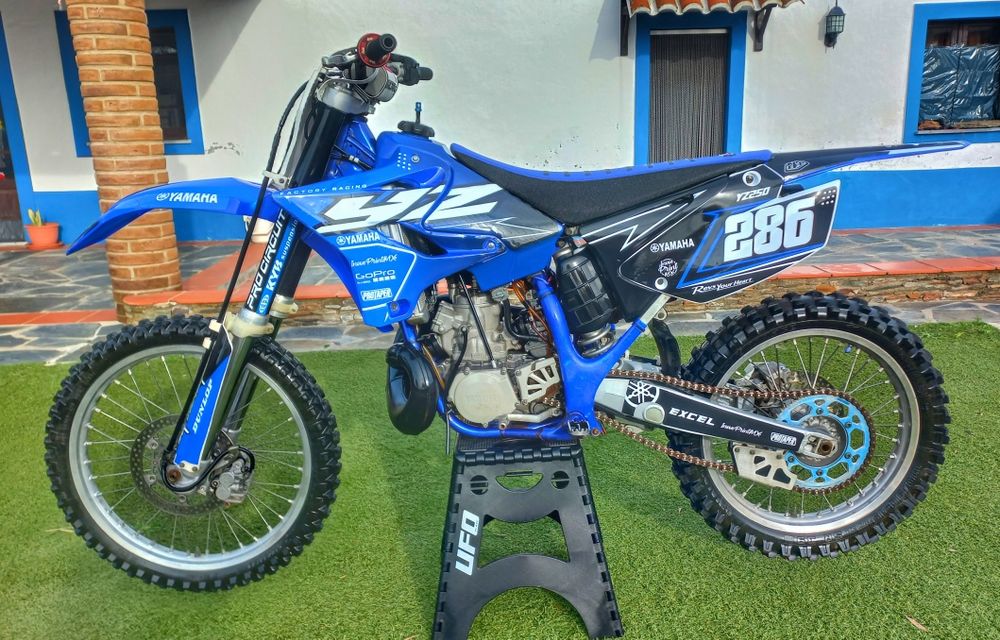 YAMAHA YZ 250 ---
