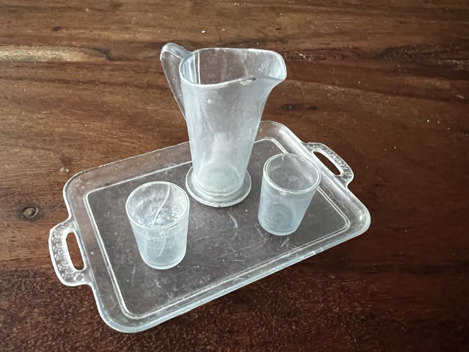 Brinquedos - moveis e loiças de plastico