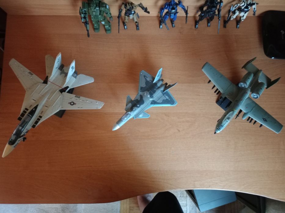 3 modele samolotów 50 zł !