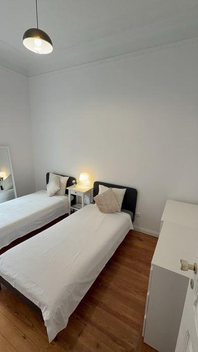 Quarto p casal ou 2 pessoas famil. mobiliado em frente El Corte Inglés Lisboa