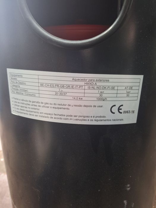 Aquecedor para exteriro com bilha e regulado de gás
