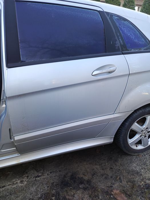 Mercedes B W245 drzwi lewe tylne 761