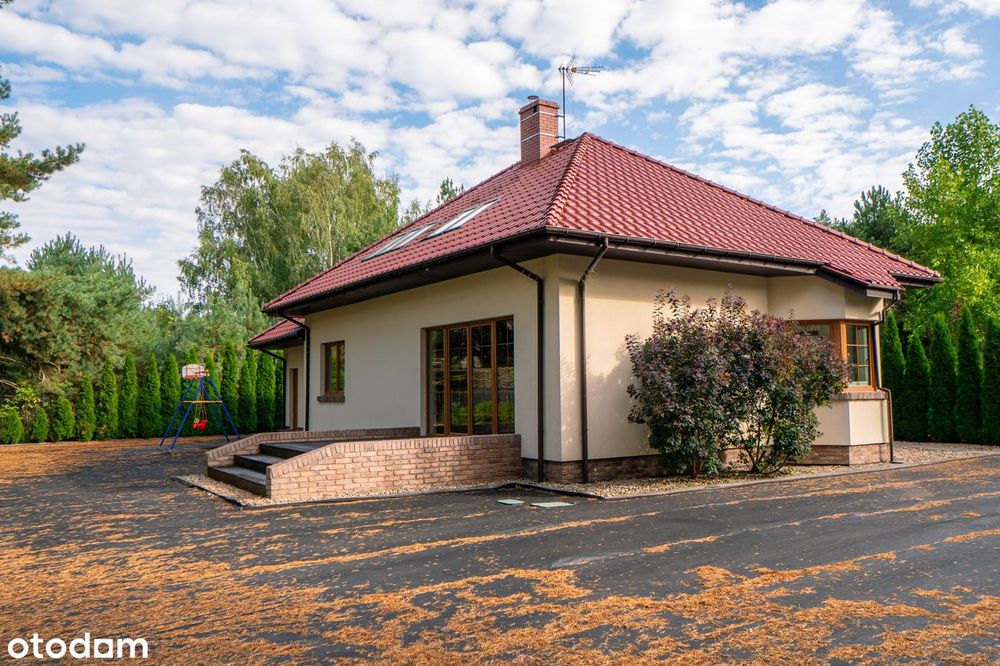 Sprzedam bez pośredników przestronny dom wolnostojący z ogrodem