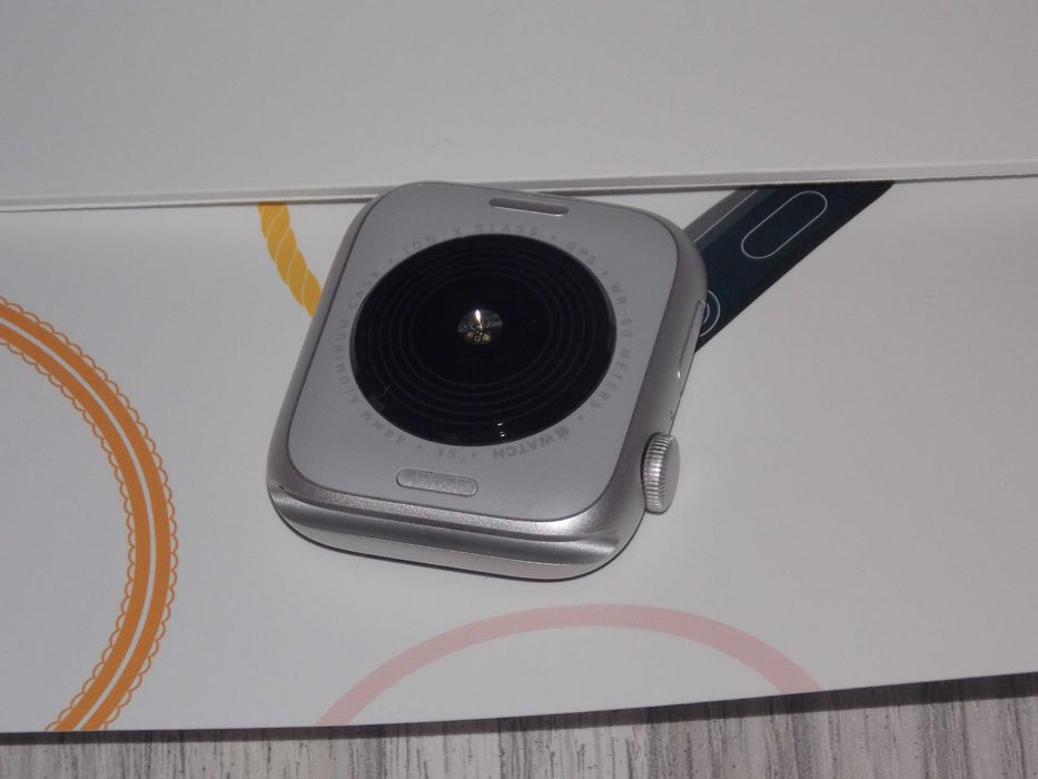 Apple Watch SE 2gen GPS 44mm alum. srebrny,2 paski Gwar. do 19.09.2026