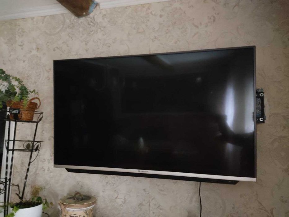 Продам телевізор на запчастини