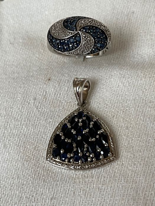 Серебряный комплект с сапфирами