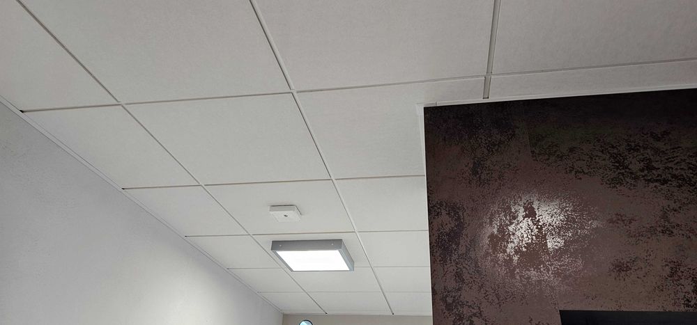 Sufit podwieszany kasetonowy z montażem Rockfon Ecophon AMF KCS OWA