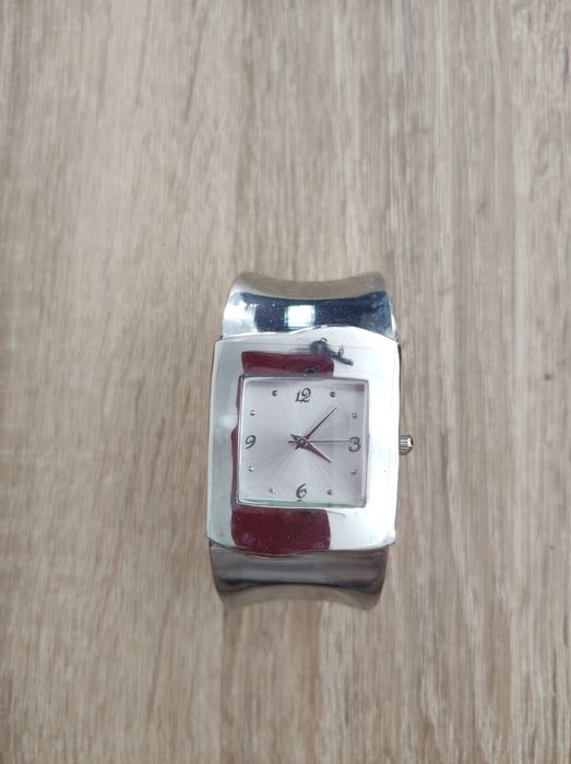 Продам часы женские и мужские