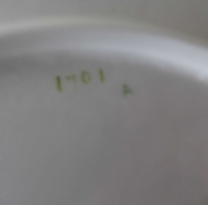 Prato de Cerâmica Decorativo Com Relevo - (+ de 50 Anos)