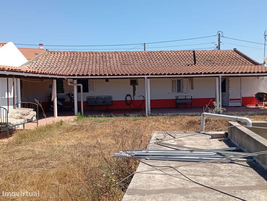 Moradia isolada T3 com jardim em lote de 1600M2