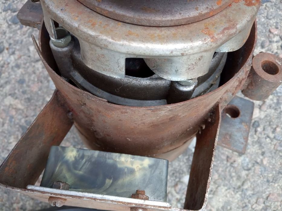 Генератор на трактор Т-16 МГ.